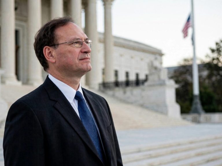 Justice Samuel Alito and the Supreme Court emergency docket